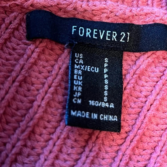 Forever21 cropped raw neckline and hem sweater, size small - Picture 2 of 3